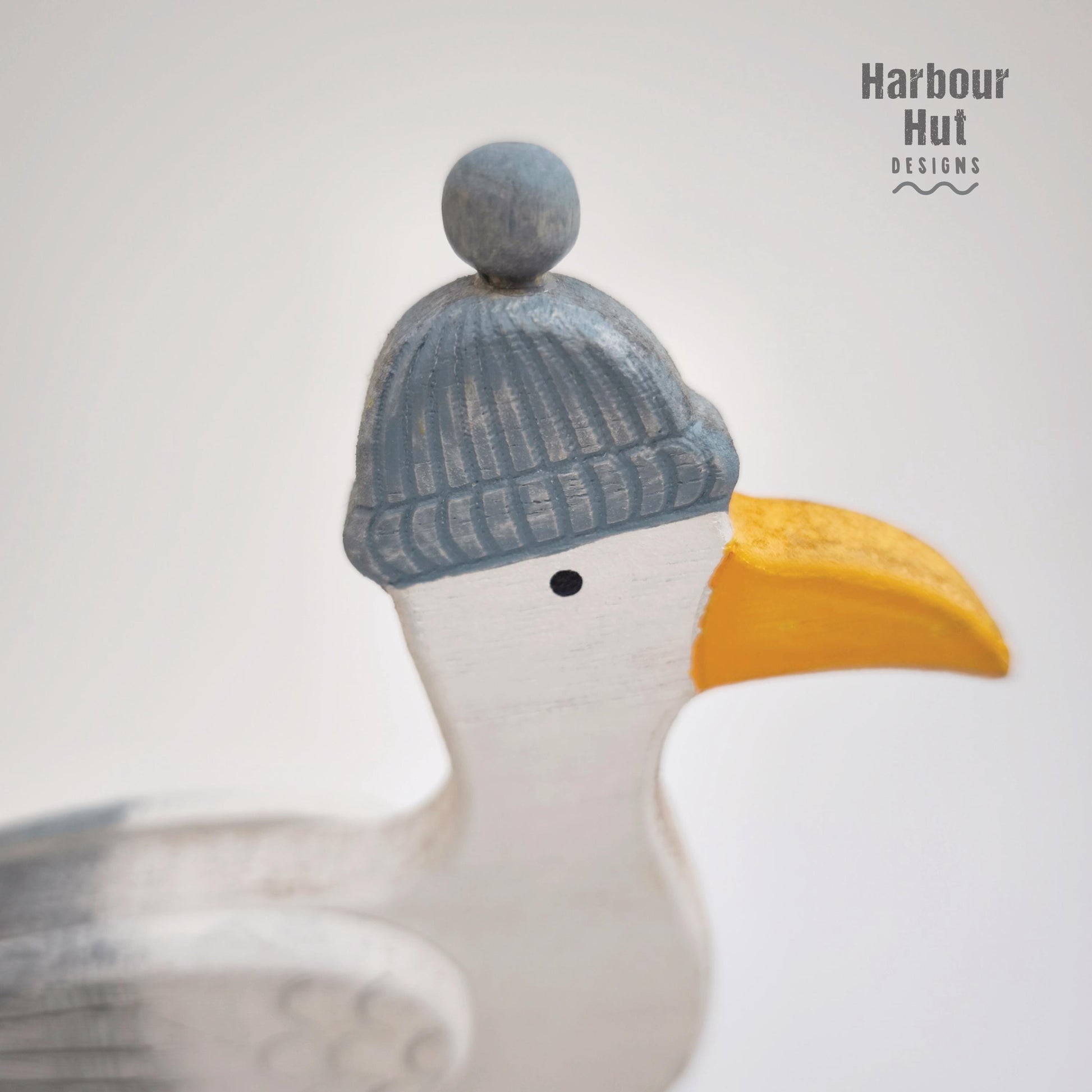 Wooden seagull decoration | Whitewashed deco | Cute | Cartoon | Whimsical | Minimalist | Beanie hat | Shabby | Rustic | Coastal ornament