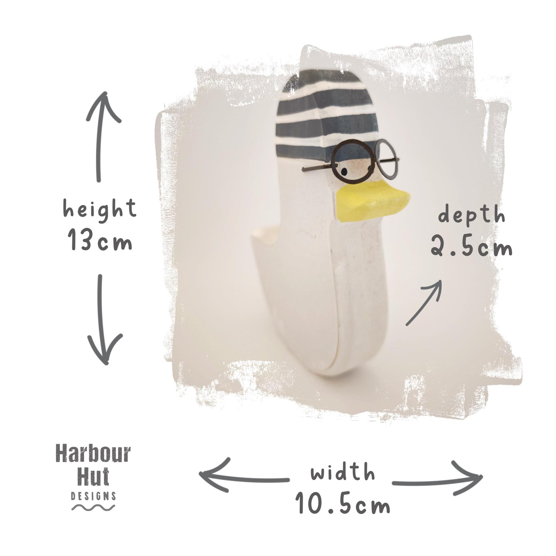 Wooden seagull decoration | Wire glasses | Whitewashed deco | Cute | Cartoon | Whimsical | Minimalist | Beanie hat | Rustic | Coastal decor